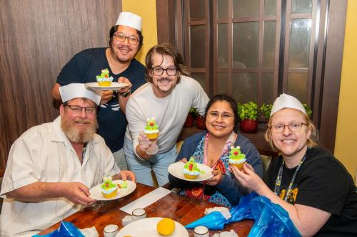 Cupcake Decorating with Jonathan Del Arco